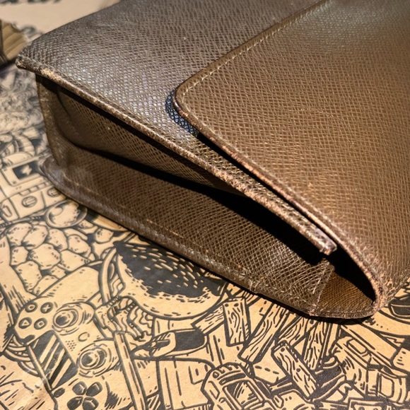 LOUIS VUITTON TAIGA SELENGA BROWN UNISEX CLUTCH - Picture 6 of 14